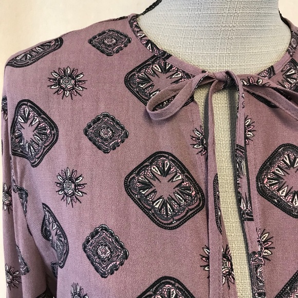 Lira Mauve Boho Print Scoop Hem Long Sleeve Blouse - Picture 4 of 12